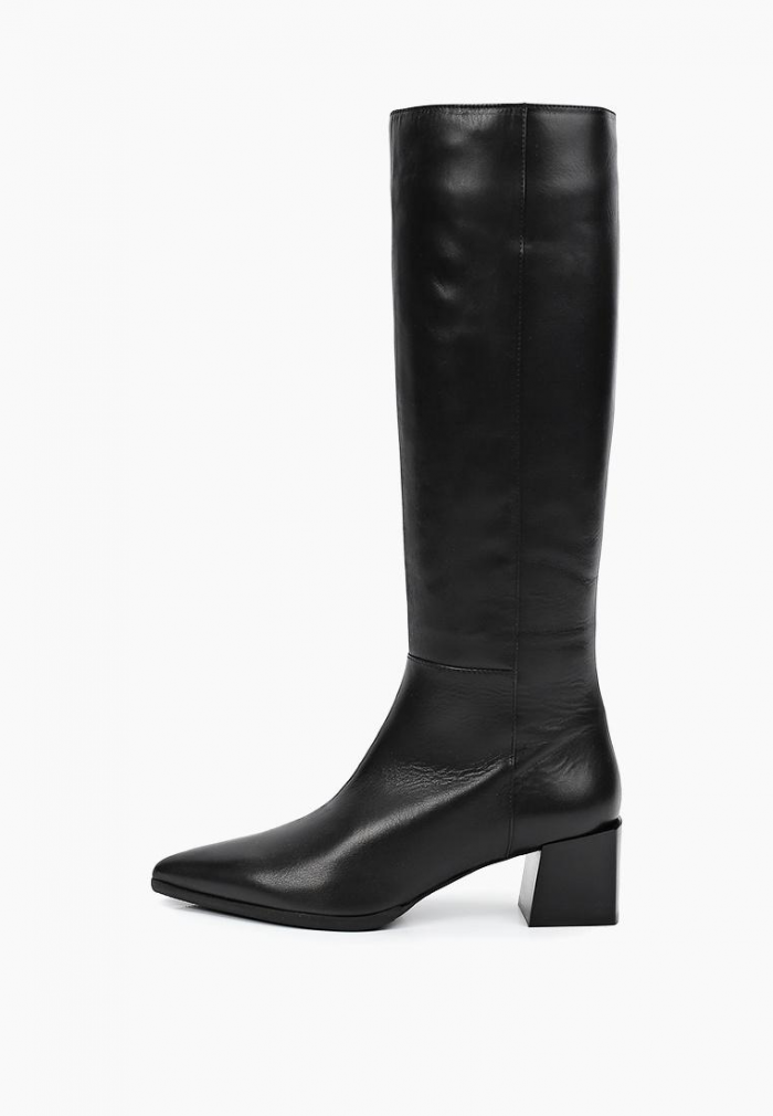 Теплая обувь: выбираем стильную пару на холодный сезон у российских брендов