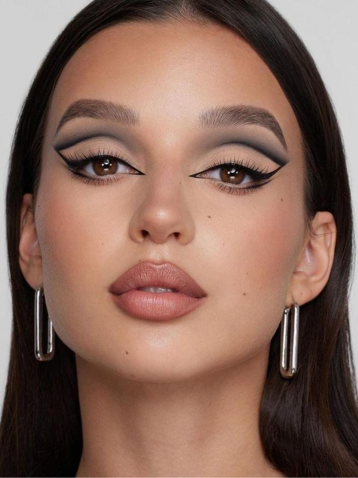 Макияж на Новый год 2026: как выглядеть роскошно в год Лошади