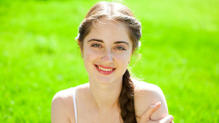 9 простых трендовых причесок для длинных волос, которые легко повторить