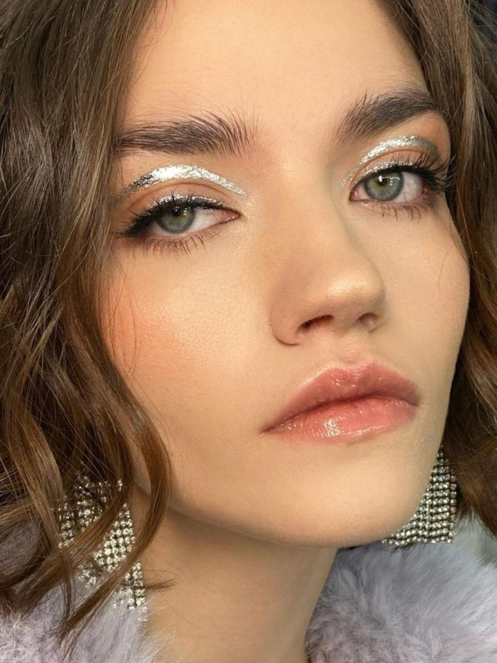 Макияж на Новый год 2026: как выглядеть роскошно в год Лошади