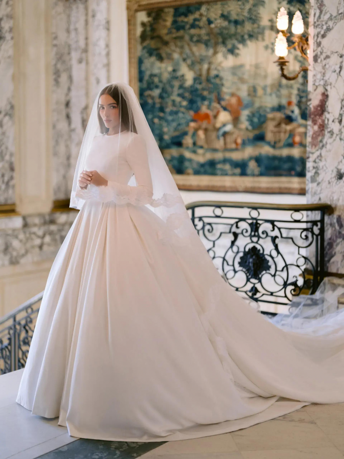 Платье весом 20 килограммов и 5-метровая фата: бывшая Мисс Вселенная Оливия Калпо вышла замуж