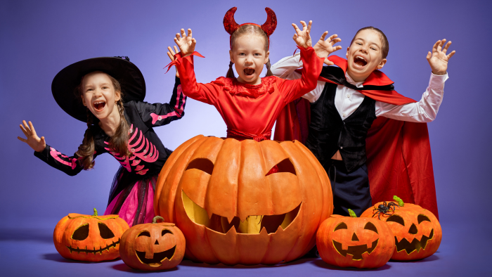 Ужасно красиво: идеи костюмов и грима для детей на Хеллоуин-2025