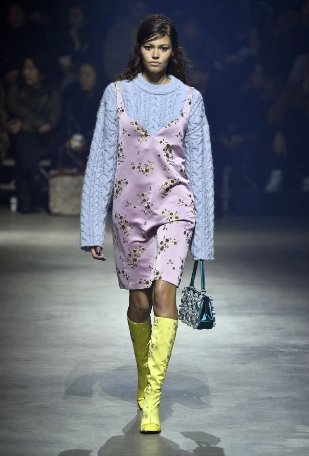 Как носить платья в ноябре?