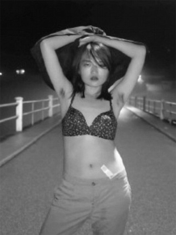 Женщины перестали бриться, а бренды зарабатывают миллионы на белье с волосами. Почему растительность на теле стала трендом?