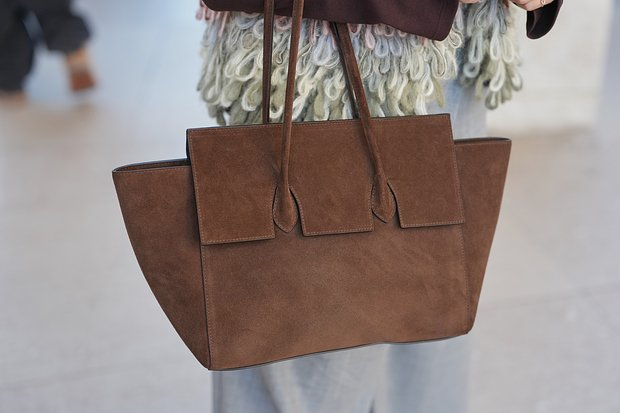 Модные женские сумки на зиму 2026 года: трендовые модели с фото, цвета, материалы и принты