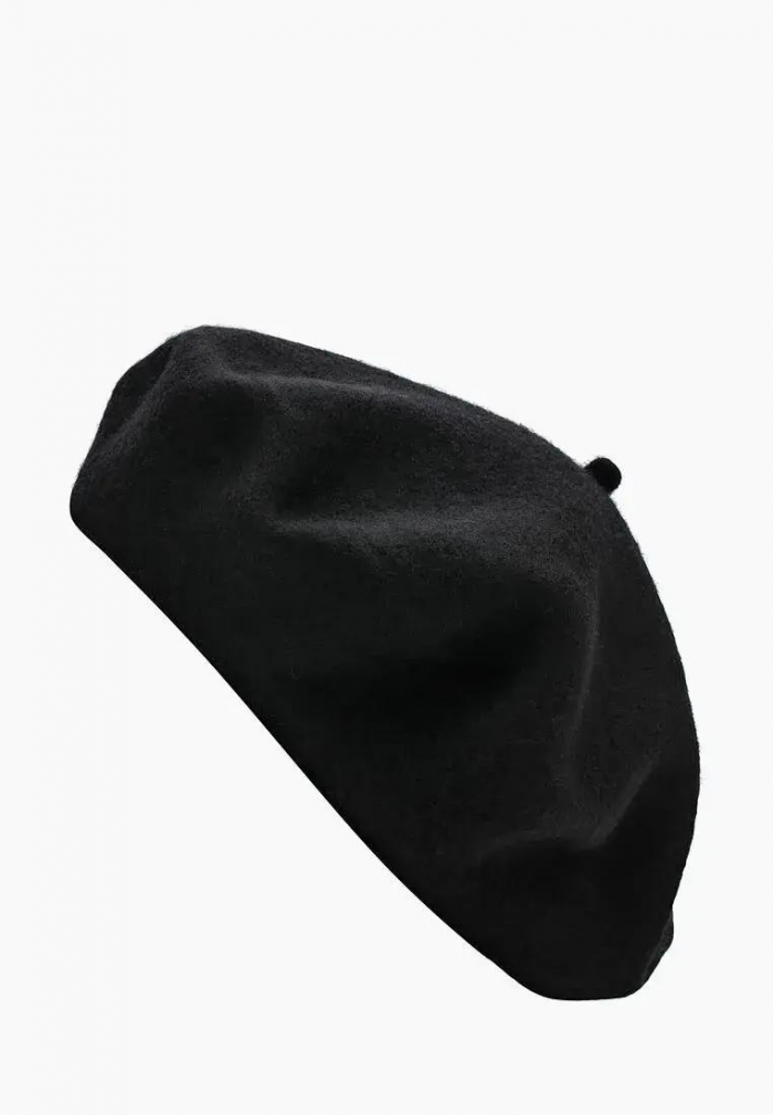 Шапки, береты и кепки: самые модные головные уборы зимы 2025/26