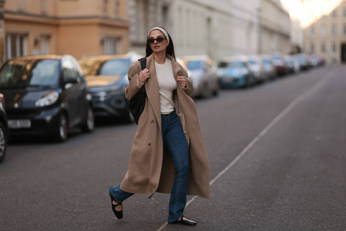 Стилисты назвали самые модные джинсы на осень