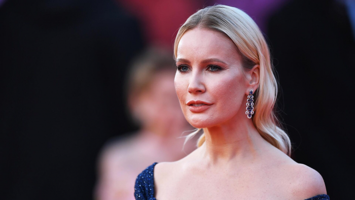 Ведущая Елена Летучая в кружевном платье появилась во дворце