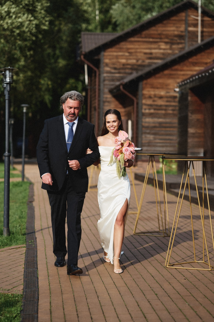 Церемония у воды, клятвы в формате импровизации и зажигательный диджей-сет - свадьба пары из Москвы в яхт-клубе Sky River