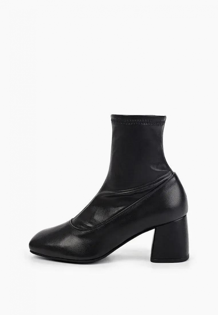 Теплая обувь: выбираем стильную пару на холодный сезон у российских брендов