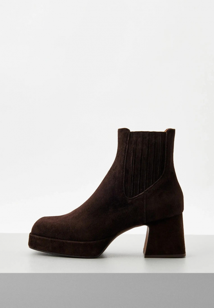 Теплая обувь: выбираем стильную пару на холодный сезон у российских брендов