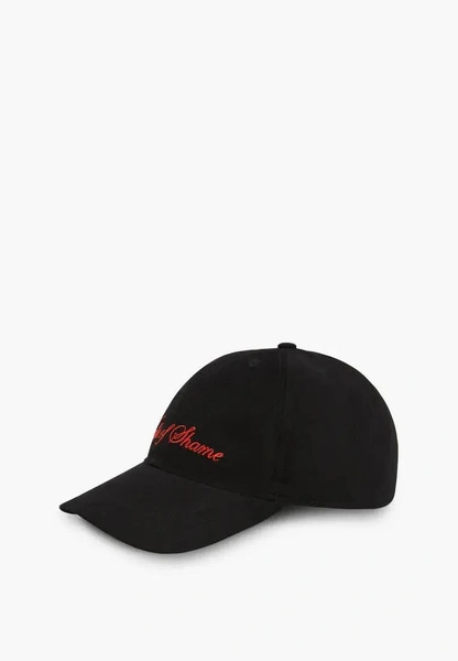 Шапки, береты и кепки: самые модные головные уборы зимы 2025/26