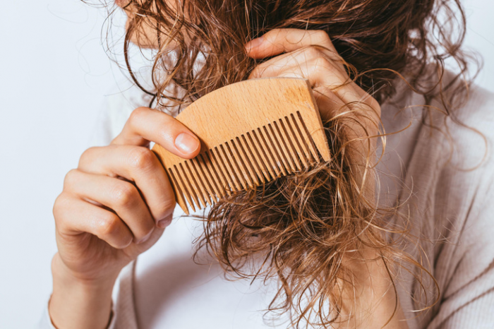 10 неочевидных причин выпадения волос, о которых мало кто знает