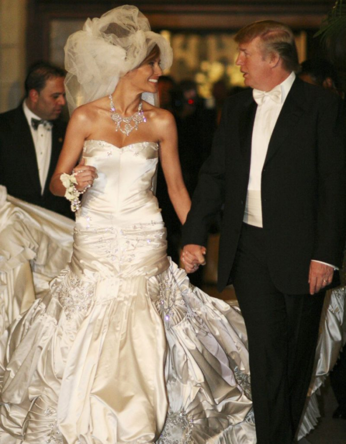 «Ей уже за 50, а морщин нет»: почему Мелании Трамп не верят, что она не делала пластику и как она выглядела на свадьбе в 28