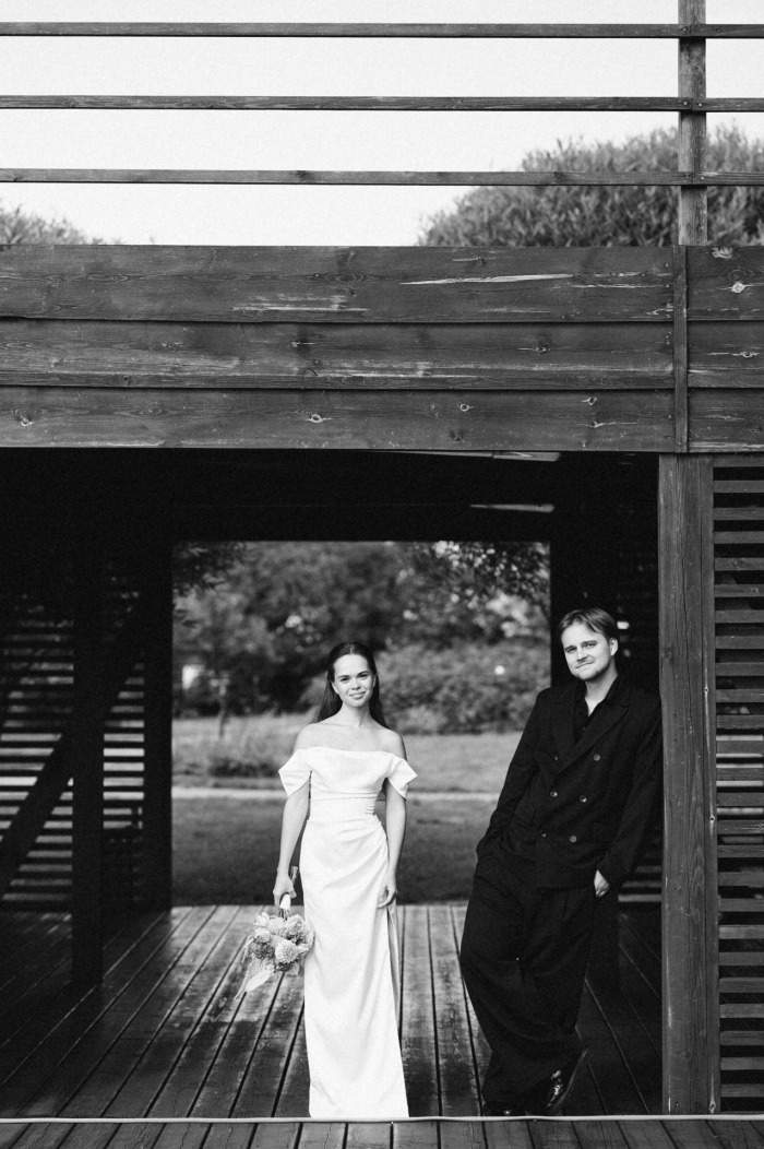 Церемония у воды, клятвы в формате импровизации и зажигательный диджей-сет - свадьба пары из Москвы в яхт-клубе Sky River