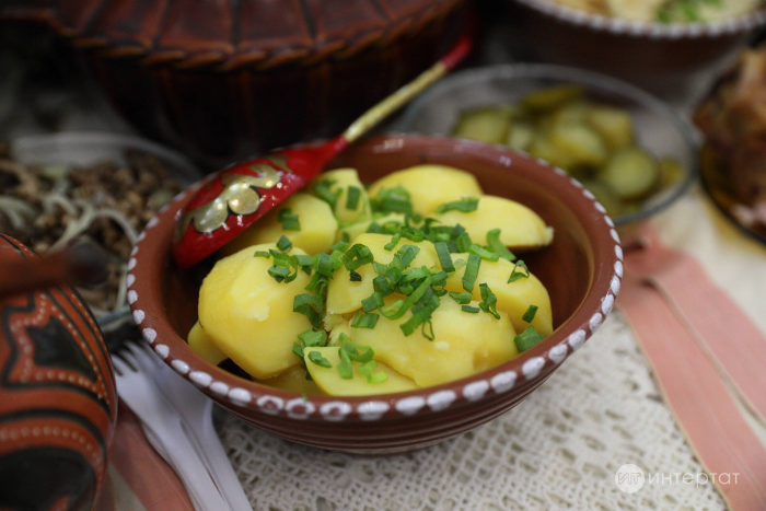 Бәрәңге ашауның 5 файдасы, 4 зыяны, пешерүнең файдалы һәм зыянлы ысуллары