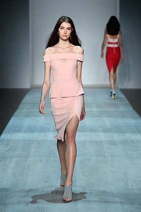 Топ-10+ платьев на Новый год — 2026: модные тренды и советы стилистов