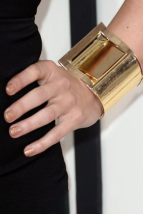 Топ-10+ платьев на Новый год — 2026: модные тренды и советы стилистов