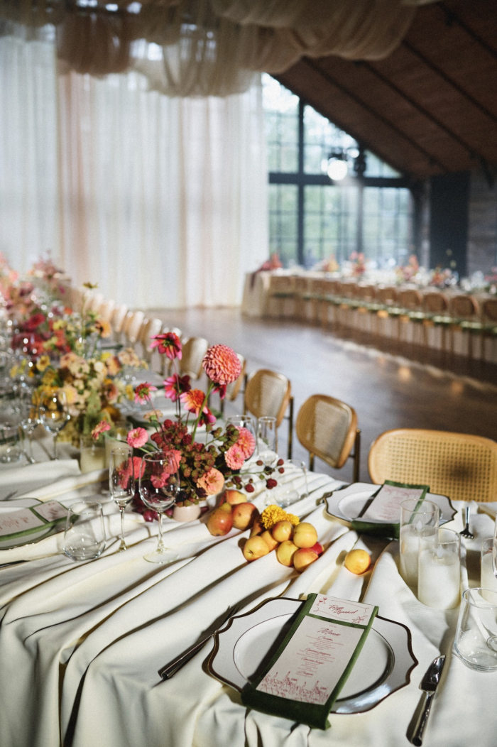 Церемония у воды, клятвы в формате импровизации и зажигательный диджей-сет - свадьба пары из Москвы в яхт-клубе Sky River