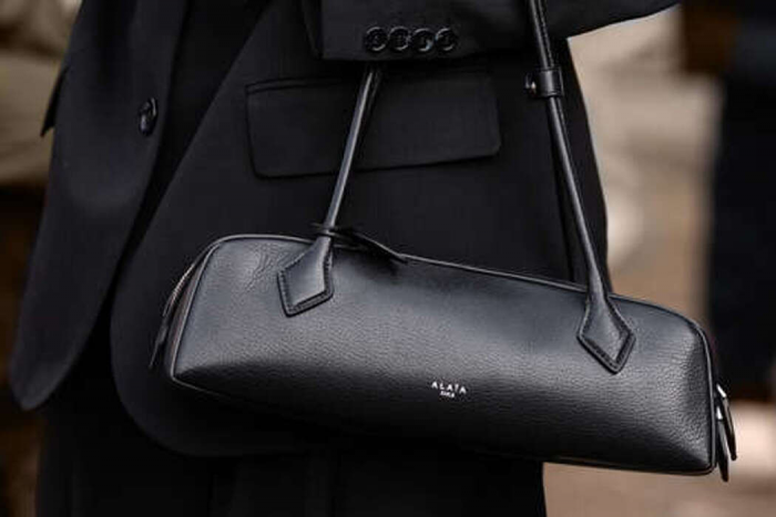 «Одна сумка хорошо, а две еще лучше»: Александр Рогов дал неожиданный модный совет