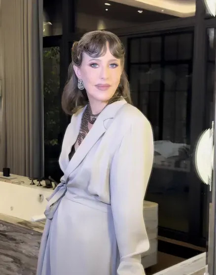 Пробка из "Роллс-Ройсов", Ксения Собчак и Светлана Бондарчук среди гостей и топ-модели на подиуме: вся светская Москва на показе Александра Терехова