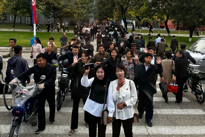 Как одеваются в Северной Корее — репортаж «Сноба»