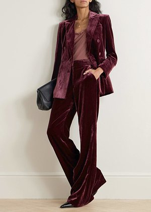 В чем пойти на новогодний корпоратив 2025–2026: идеи модных образов и советы стилиста