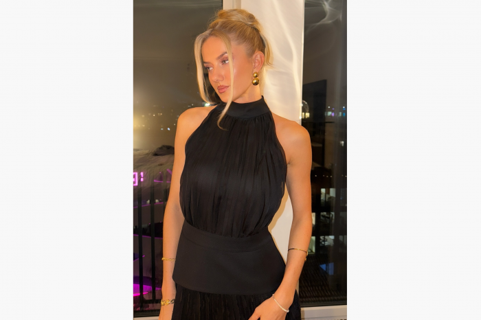 «Самая ...уальная спортсменка мира» показала фигуру в обтягивающем платье без рукавов