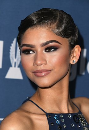 Прически на Новый год — 2026: 15+ идей для коротких, средних и длинных волос