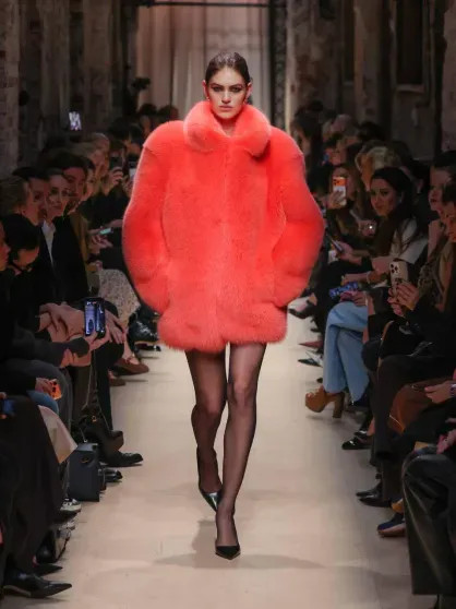 Пробка из "Роллс-Ройсов", Ксения Собчак и Светлана Бондарчук среди гостей и топ-модели на подиуме: вся светская Москва на показе Александра Терехова