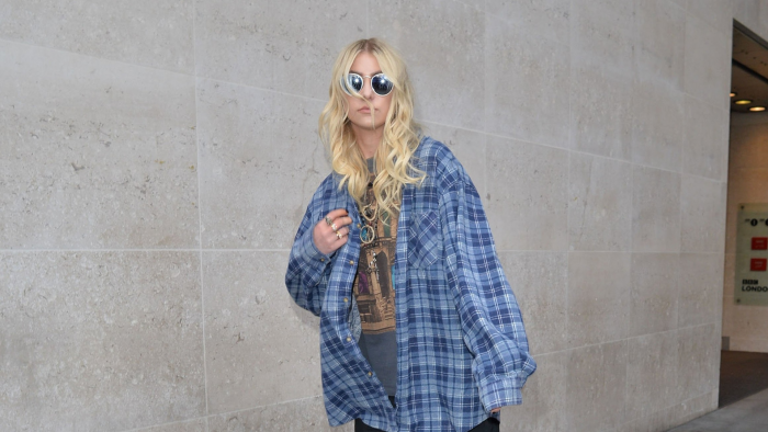 «Аксессуары повысят градус стиля». Стилист рассказала, как выглядеть модно этой зимой