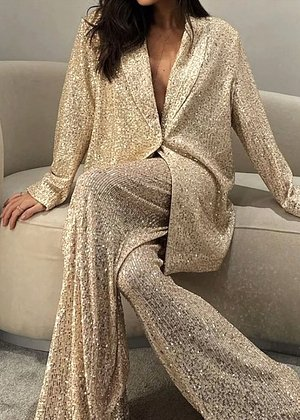 В чем пойти на новогодний корпоратив 2025–2026: идеи модных образов и советы стилиста