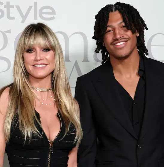 Джессика Бил, Хайди Клум с сыном и Дженна Ортега (в "голом" платье) на модной премии в Лос-Анджелесе