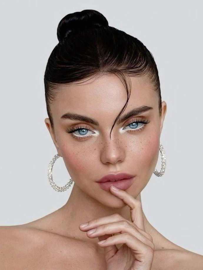 Макияж на Новый год 2026: как выглядеть роскошно в год Лошади