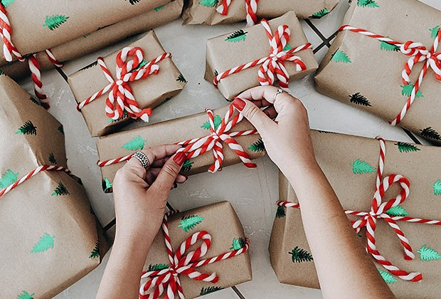 Что подарить парню на Новый год — 2026: 40+ идей