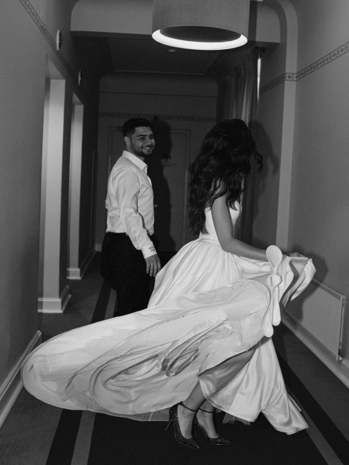 Трогательная церемония в ЗАГСе, караоке под аккомпанемент рояля и танцевальная битва в завершение вечера - свадьба пары из Санкт Петербурга