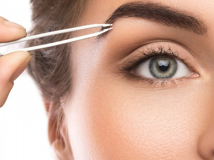 Главные промахи в форме и цвете бровей, которые вас старят