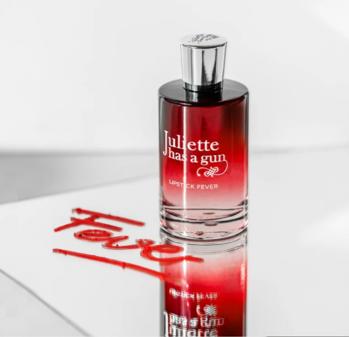 Ароматы, уютные как мягкий свитер: лучшие духи для прохладных дней в преддверии зимы