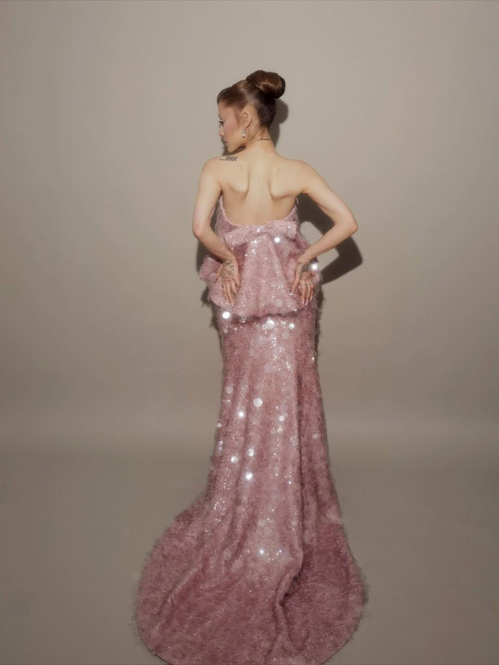 Пьерпаоло Пиччоли представил первую кутюрную работу для Balenciaga — музой стала Ариана Гранде