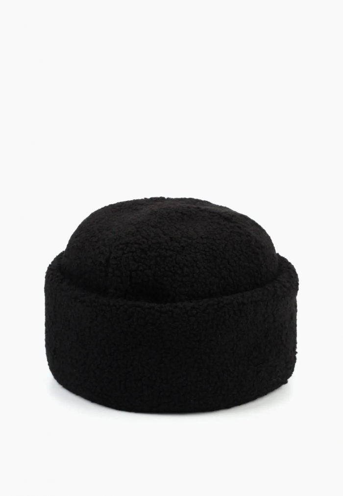 Шапки, береты и кепки: самые модные головные уборы зимы 2025/26