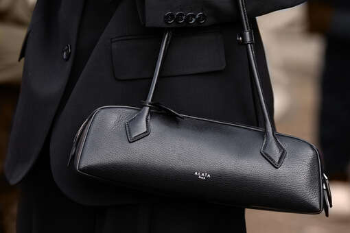 Стилист Александр Рогов призвал носить две сумки сразу