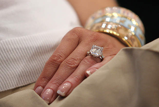 «Ей уже за 50, а морщин нет»: почему Мелании Трамп не верят, что она не делала пластику и как она выглядела на свадьбе в 28