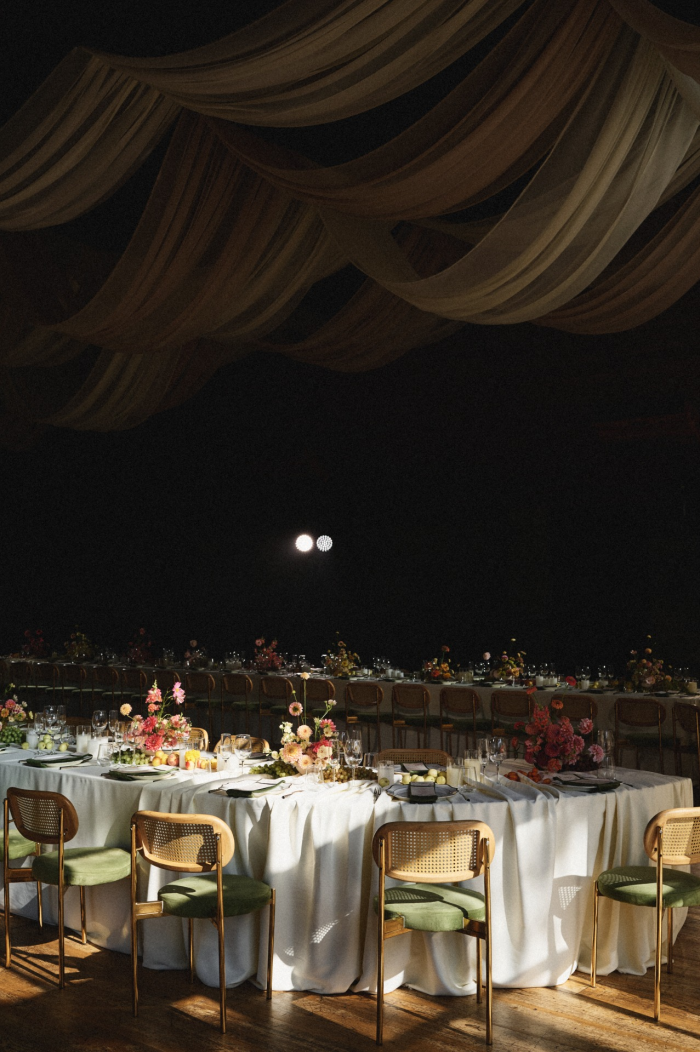 Церемония у воды, клятвы в формате импровизации и зажигательный диджей-сет - свадьба пары из Москвы в яхт-клубе Sky River