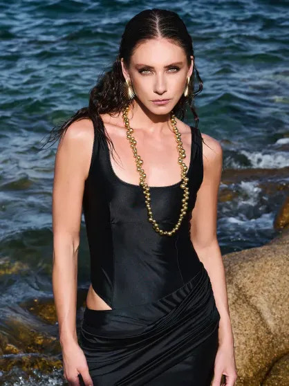 Жена главы Газпромбанка Андрея Акимова Даша Попова приняла участие в показе Александра Терехова