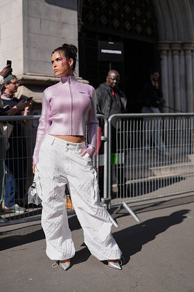 Что такое стиль Y2K? Как правильно носить одежду из 2000-х, главные тренды