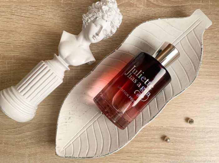 Ароматы, уютные как мягкий свитер: лучшие духи для прохладных дней в преддверии зимы