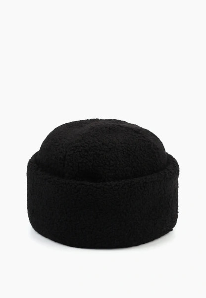 Шапки, береты и кепки: самые модные головные уборы зимы 2025/26