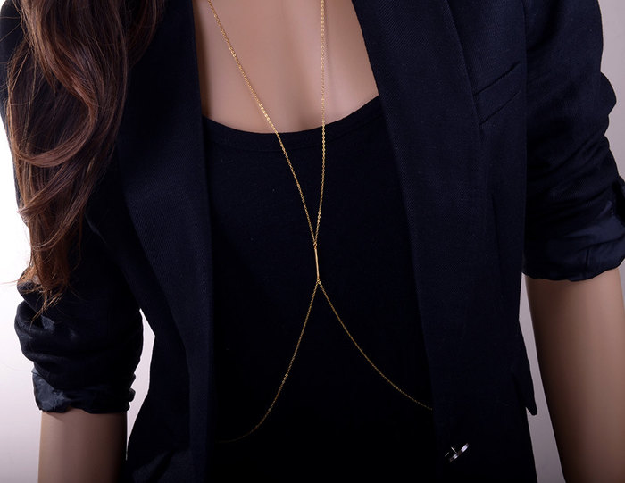 Искусство на теле: как бодичейны стали главным аксессуаром 2025 и с чем их сочетать