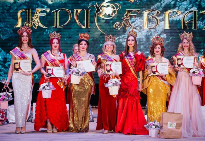 Жительница Бийска завоевала титул "Жемчужина Евразии 2025" на конкурсе красоты