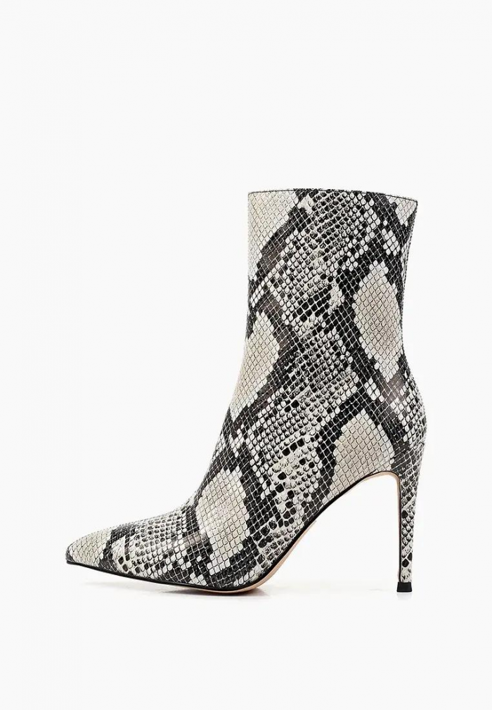 Теплая обувь: выбираем стильную пару на холодный сезон у российских брендов